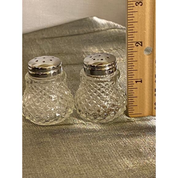 VTG Mini Salt & Pepper Shakers Clear Glass Diamond pattern Chrome tops EUC - Picture 8 of 10